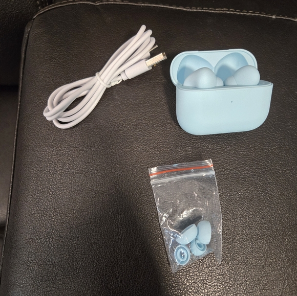 True Wireless Tech Ave earbuds - Picture 4 of 6